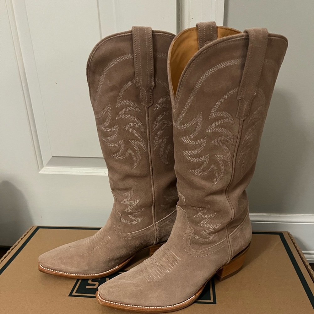 Tecovas Fawn Suede Annie